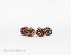 Donut stud earrings / post earrings / polymer clay handmade jewellery / miniature food jewelry / tiny doughnuts frosting / kawaii foodie