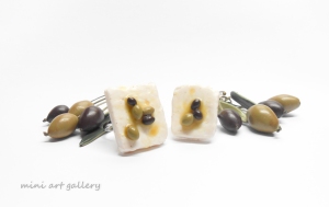 polymer clay greek feta cheese with olive oil and olives ring / adjustable / handmade jewellery / realistic miniature food jewelry